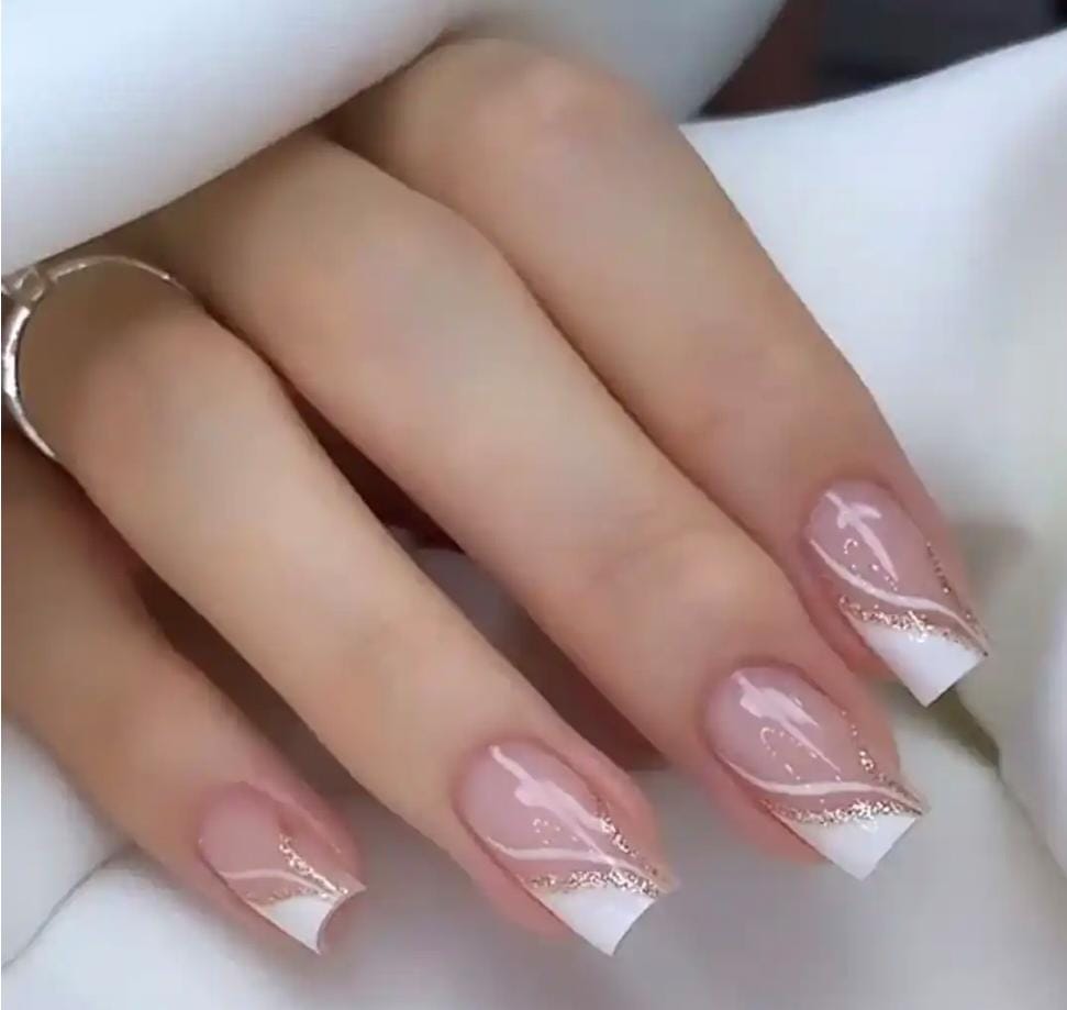 سالن تخصصی ناخن آذین در قائمشهر